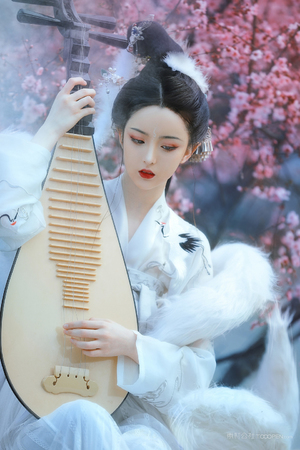 偷看老师裙底无内裤福利图片
