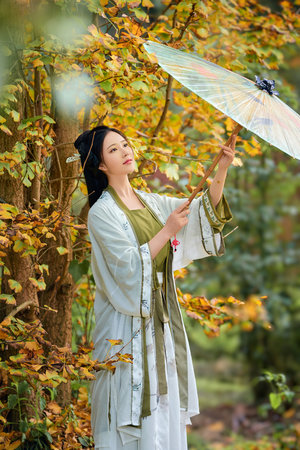 轻轻免费操嫩白无码嫩