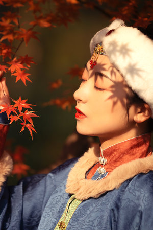 二次元动漫美女被人捅尿口